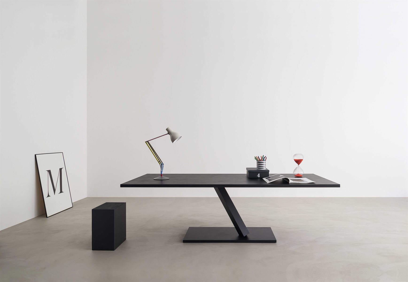 Seat table. Desalto. Strong Special | столик by Desalto. Visionary Trapeze Low Table стол. Strong Special | кресло by Desalto.