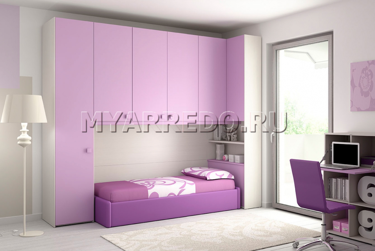 Фиолетовый шкаф в спальню