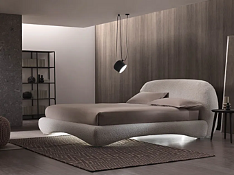 Двуспальная кровать с обитой спинкой из ткани Altrenotti Curvy фабрика Altrenotti из Италии