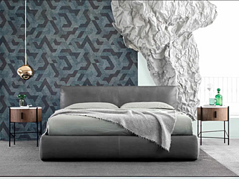 Двуспальная кровать с обитой спинкой из кожи BertO Soho фабрика BertO из Италии