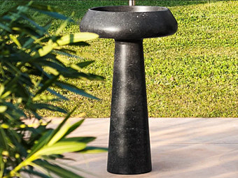 Мраморная умывальник на ножках для улицы AGAPE BJHON 2 фабрика Agape из Италии