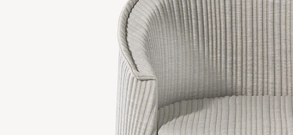 Кресло с обивкой из ткани и подлокотниками Moroso Husk 001 фабрика Moroso из Италии. Фото №5