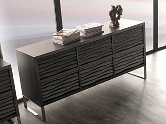 Сторожевой шкаф буфет из металла с дверцами CORTEZARI Ebon 790 фабрика CORTE ZARI из Италии