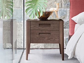 Прикроватная тумбочка с ящиками из дерева NOVAMOBILI GIOTTO фабрика NOVAMOBILI из Италии