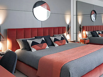 Двуспальная кровать с обитой спинкой из ткани Margherita Softhouse фабрика SOFTHOUSE из Италии