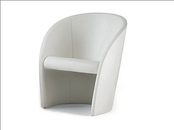 Кресло с мягкой спинкой из кожи POLTRONA FRAU Intervista фабрика POLTRONA FRAU из Италии