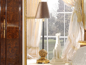 Напольная лампа из искусственной кожи A.R.ARREDAMENTI SRL Grand Royal L.95 + P.36 фабрика A.R.ARREDAMENTI SRL из Италии