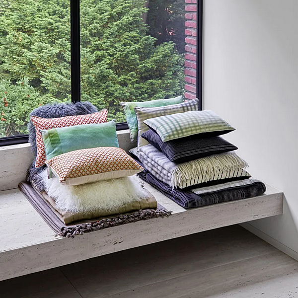 Прямоугольная подушка из хлопка с вибрацией LIGNE ROSET MOTIF 11020604 фабрика LIGNE ROSET из Италии. Фото №2