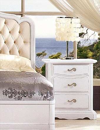 Классическая тумбочка BTC INTERNATIONAL M 0224 фабрика BTC INTERNATIONAL из Италии