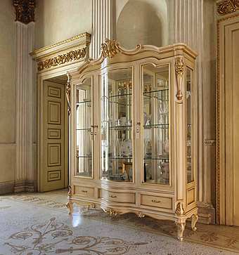Витрина LOUVRE