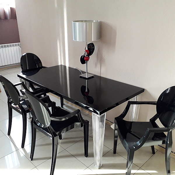 Столовая группа KARTELL /Стол TOP TOP - Стул LOUIS GHOST/ фабрика Kartell из Италии. Фото №2
