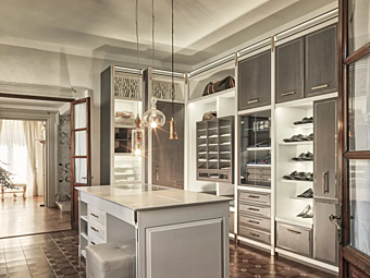 Шкаф-гардероб с интегрированным освещением из дуба Essenza Martini Interiors Шкаф-гардероб с интегрированным освещением из дуба Essenza Martini Interiors фабрика MARTINI INTERIORS из Италии