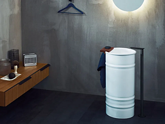 Настольная раковина из нержавеющей стали круглой формы AGAPE Vieques фабрика Agape из Италии