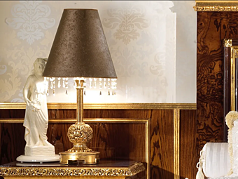 Настольная лампа из искусственной кожи с кристаллами A.R.ARREDAMENTI SRL Grand Royal L.92 + P.37 фабрика A.R.ARREDAMENTI SRL из Италии