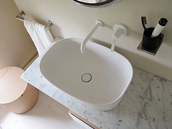 Умывальник накладной овальной формы из материала Cristalplant AGAPE  NEB фабрика Agape из Италии