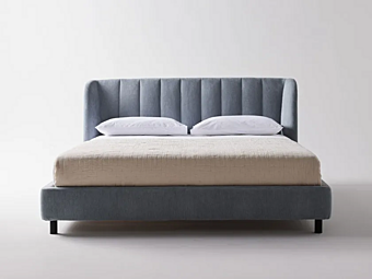 Двуспальная кровать с обитой спинкой из ткани Nube Italia Yard фабрика Nube Italia из Италии