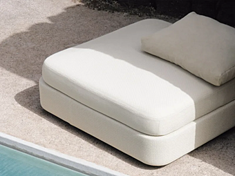 Квадратный садовый пуф из ткани PAOLA LENTI Cove B25M фабрика PAOLA LENTI из Италии