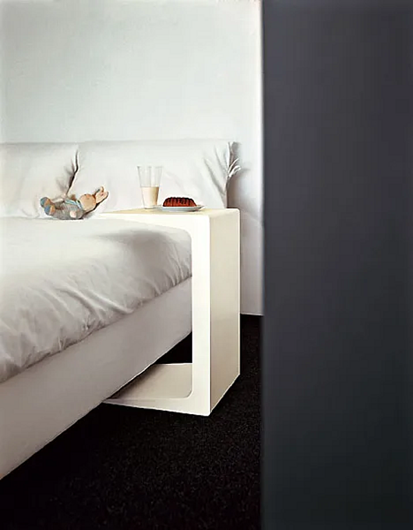 Кофейный стол из полиуретана Kristalia CU 20SER45 фабрика Kristalia из Италии. Фото №6