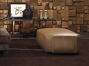 Обитанный кожаный пуф Borzalino Franklin фабрика Borzalino из Италии
