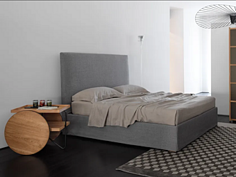 Двуспальная кровать с высокой обитой спинкой PANAREA Casamania & Horm фабрика Casamania & HORM из Италии