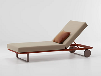 Шезлонг с мягкой спинкой из текстиля KETTAL Bitta 70600-40A-00- Шезлонг с мягкой спинкой из текстиля KETTAL Bitta 70600-40A-00- фабрика KETTAL из Италии