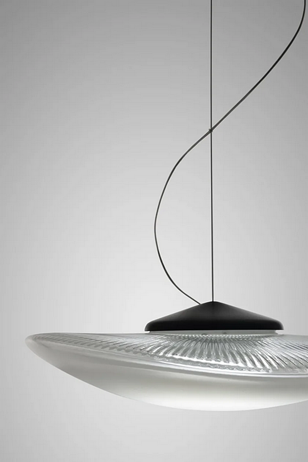 Подвесная лампа из blown glass с LED подсветкой Fabbian Loop фабрика Fabbian из Италии. Фото №3
