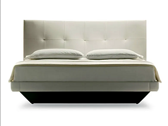Двуспальная кровать с обитой спинкой из кожи POLTRONA FRAU Aurora Due фабрика POLTRONA FRAU из Италии