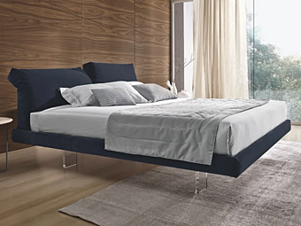 Двуспальная кровать с обитой спинкой из ткани Duomo Design Scarlett фабрика Duomo Design из Италии