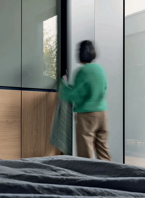 Секционный шкаф из дерева ARIA Kristalia фабрика Kristalia из Италии. Фото №4