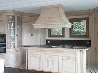 Кухня с островом из дерева LOSANNA Martini Interiors Кухня с островом из дерева LOSANNA Martini Interiors фабрика MARTINI INTERIORS из Италии