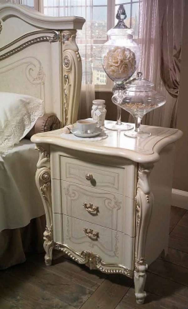 Прикроватная тумба TIZIANO Italy фабрика ARREDO CLASSIC из Италии. Фото №1