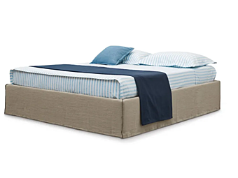 Двуспальная кровать с removable cover из ткани Casamania & Horm Tahiti