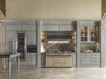 Кухня из эвкалипта с ручками и островом Essenza Numero 5 Martini Interiors Кухня из эвкалипта с ручками и островом Essenza Numero 5 Martini Interiors фабрика MARTINI INTERIORS из Италии