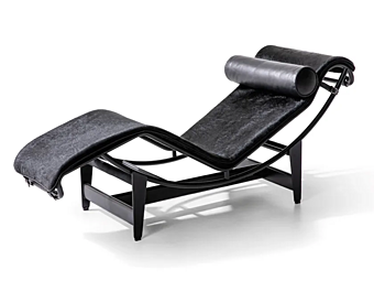 Шезлонг с мягкой спинкой черный прочный CASSINA CHA 4 004 Шезлонг с мягкой спинкой черный прочный CASSINA CHA 4 004 фабрика CASSINA из Италии