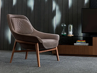 Кресло с подлокотниками из кожи BertO  Hanna фабрика BertO из Италии