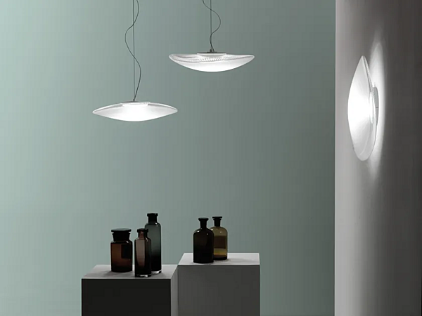 Подвесная лампа из blown glass с LED подсветкой Fabbian Loop фабрика Fabbian из Италии. Фото №10