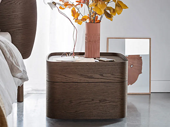 Прикроватная тумбочка из дуба с ящиками NOVAMOBILI NORMAN фабрика NOVAMOBILI из Италии