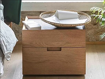 Прикроватная тумбочка с ящиками из дерева NOVAMOBILI Quarantacinque фабрика NOVAMOBILI из Италии