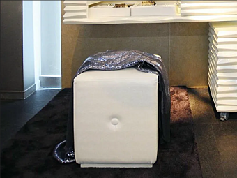 Пуф из экокожи CORTEZARI Ebon 635 фабрика CORTE ZARI из Италии