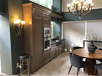 Кухня на заказ из ореха Convivio Athens Martini Interiors Кухня на заказ из ореха Convivio Athens Martini Interiors фабрика MARTINI INTERIORS из Италии