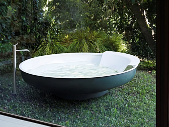 Ванна из нержавеющей стали для улицы AGAPE UFO Outdoor фабрика Agape из Италии