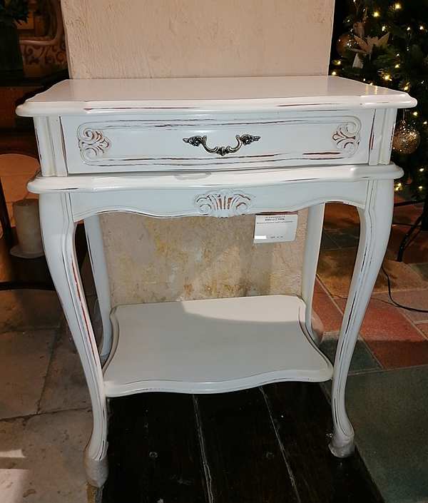 Modenese Gastone   Тумбочка приставная   art. 8899-ca W фабрика MODENESE GASTONE из Италии. Фото №1