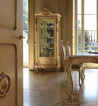 Витрина LOUVRE