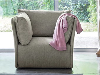 Кресло с подлокотниками обитое тканью NOVAMOBILI SMUK  фабрика NOVAMOBILI из Италии