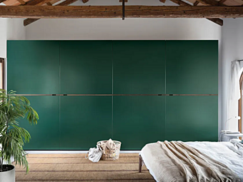 Шкаф с плоскими дверями средний NOVAMOBILI фабрика NOVAMOBILI из Италии