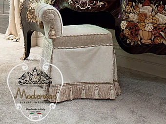 Низкий обитый тканью пуф MODENESE GASTONE 15515 Низкий обитый тканью пуф MODENESE GASTONE 15515 фабрика MODENESE GASTONE из Италии