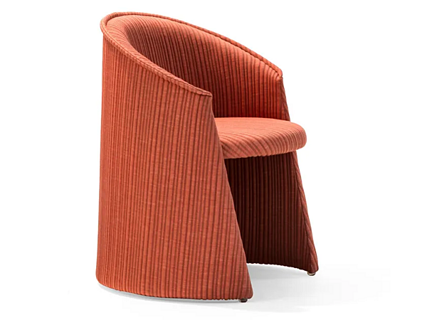 Кресло с обивкой из ткани и подлокотниками Moroso Husk 001 фабрика Moroso из Италии. Фото №2