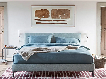 Двуспальная кровать с обитой спинкой из ткани NOVAMOBILI Margot  фабрика NOVAMOBILI из Италии