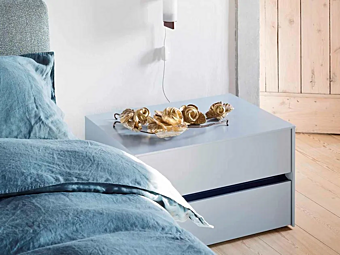 Прикроватная тумбочка с ящиками из дерева NOVAMOBILI PITAGORA фабрика NOVAMOBILI из Италии