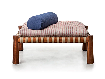 Гардинный пуф из ироко и ткани Gervasoni Guna 02 фабрика Gervasoni из Италии